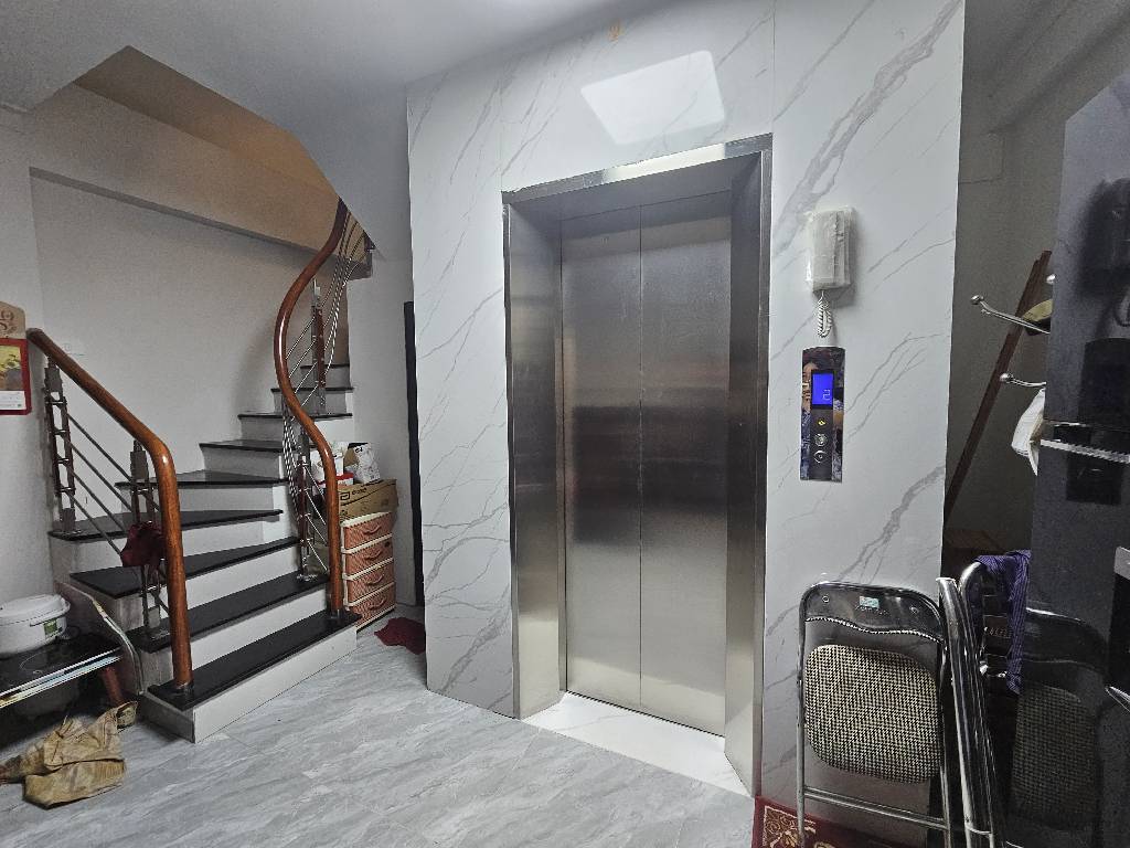 Bán nhà Trương Định - diện tích 39m2 6 tầng - Lô góc, 2 thoáng, thang máy - giá 10 tỷ