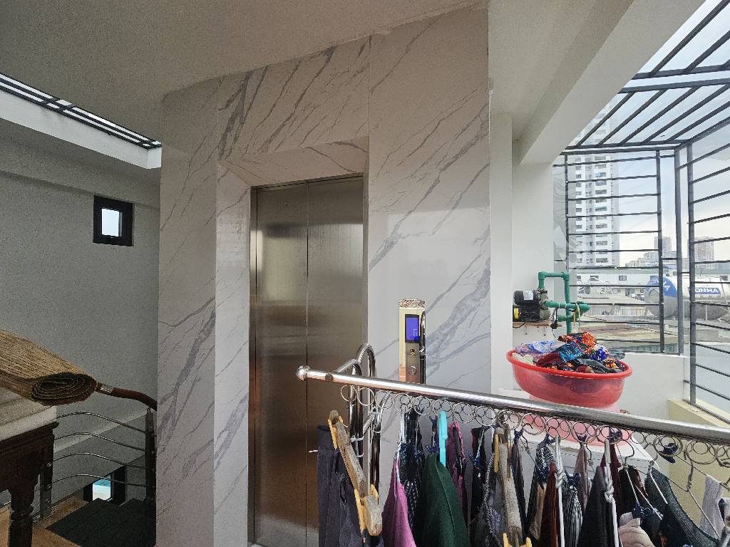 Bán nhà Trương Định - diện tích 39m2 6 tầng - Lô góc, 2 thoáng, thang máy - giá 10 tỷ