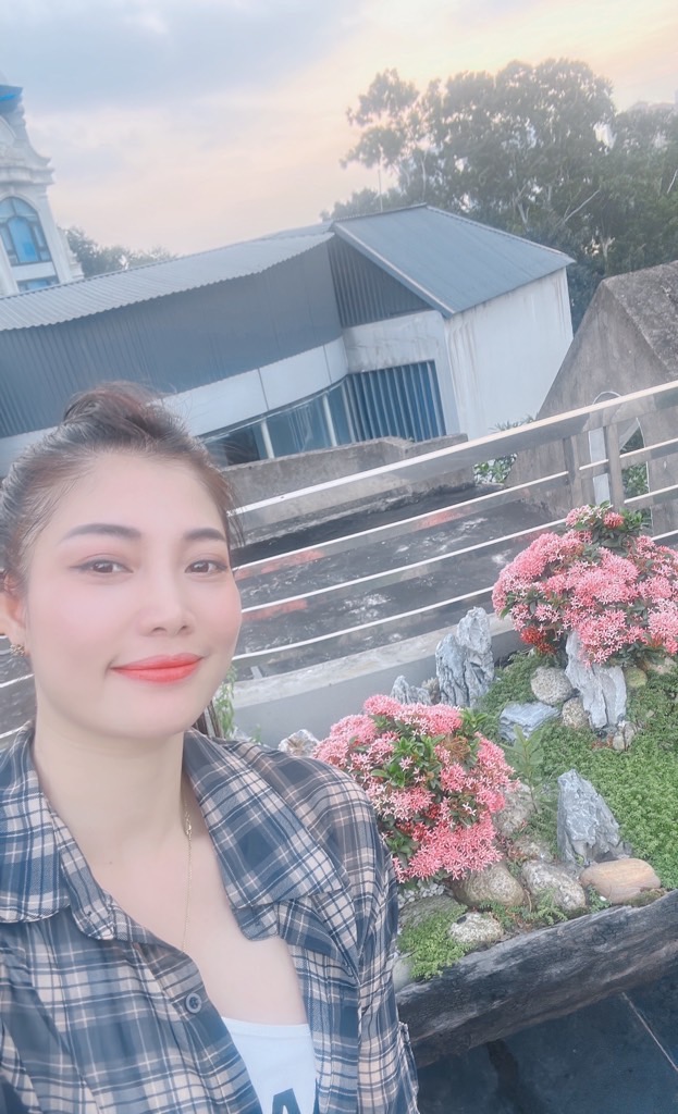 Bán nhà Bán đảo Linh Đàm - diện tích 50m2 5 tầng - ô tô hai tránh trước cửa nhà - giá 15,6 tỷ