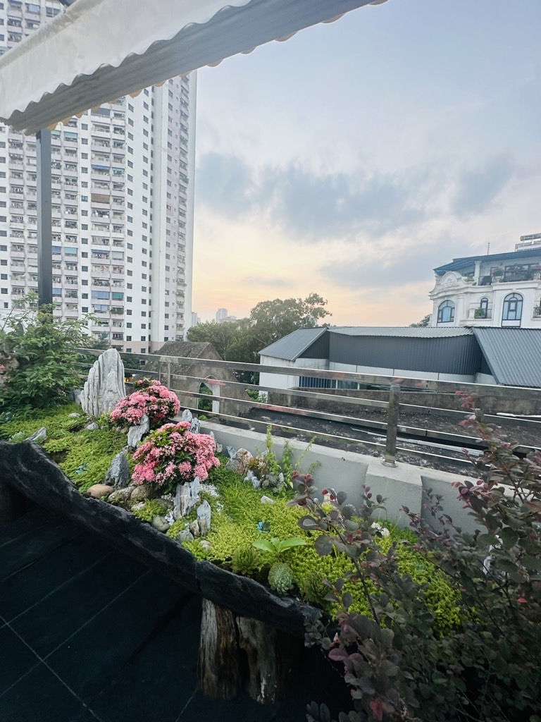 Bán nhà Bán đảo Linh Đàm - diện tích 50m2 5 tầng - ô tô hai tránh trước cửa nhà - giá 15,6 tỷ