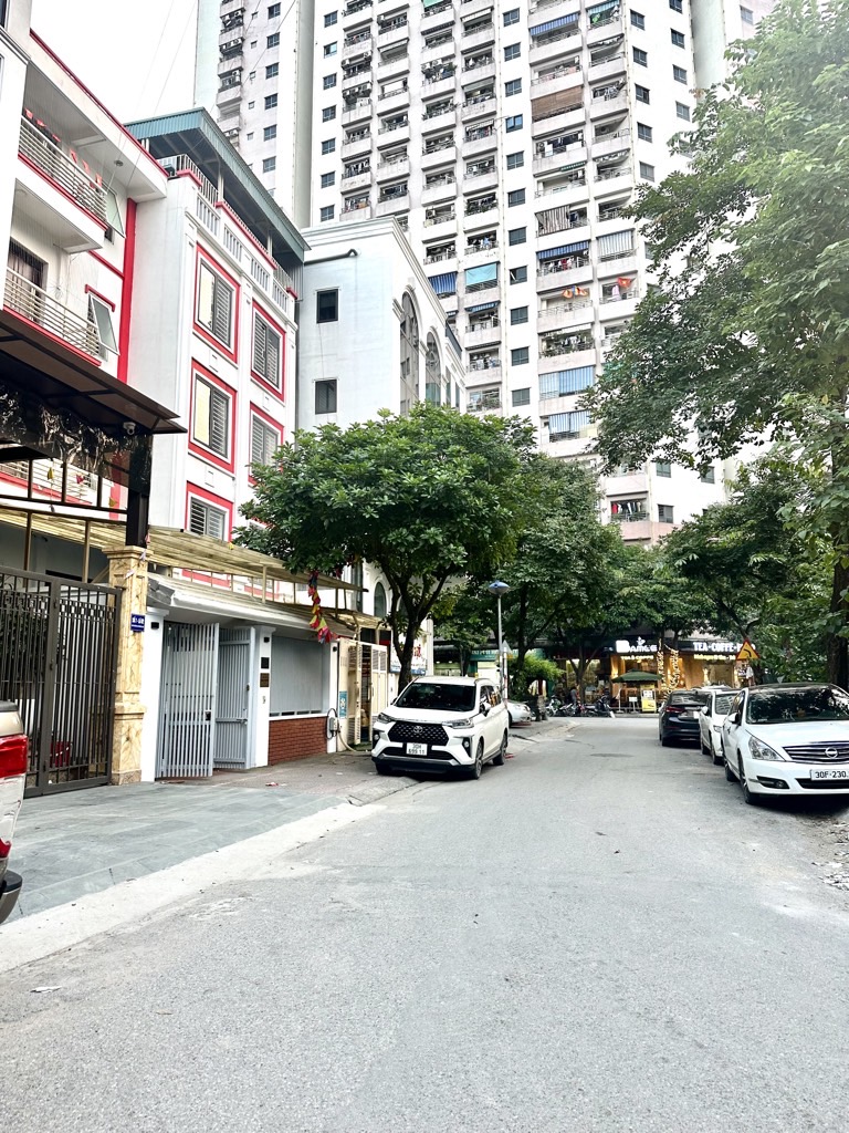 Bán nhà Bán đảo Linh Đàm - diện tích 50m2 5 tầng - ô tô hai tránh trước cửa nhà - giá 15,6 tỷ