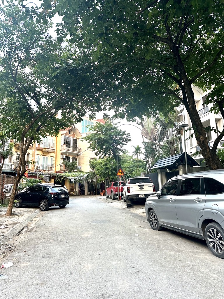 Bán nhà Bán đảo Linh Đàm - diện tích 50m2 5 tầng - ô tô hai tránh trước cửa nhà - giá 15,6 tỷ