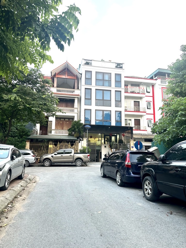 Bán nhà Bán đảo Linh Đàm - diện tích 50m2 5 tầng - ô tô hai tránh trước cửa nhà - giá 15,6 tỷ