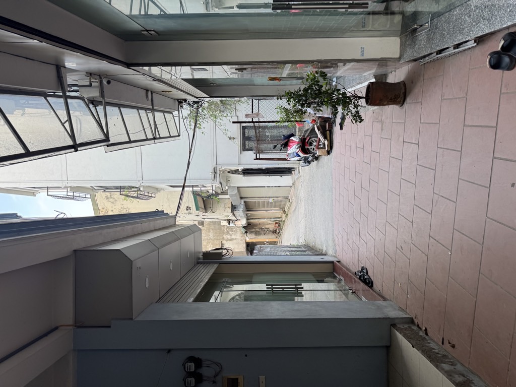 Bán nhà Ngõ Chùa Hưng Ký - diện tích 32m2 5 tầng - Ô tô đỗ cửa - giá 8,5 tỷ