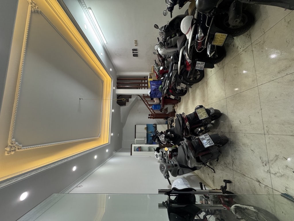 Bán nhà Ngõ Chùa Hưng Ký - diện tích 32m2 5 tầng - Ô tô đỗ cửa - giá 8,5 tỷ