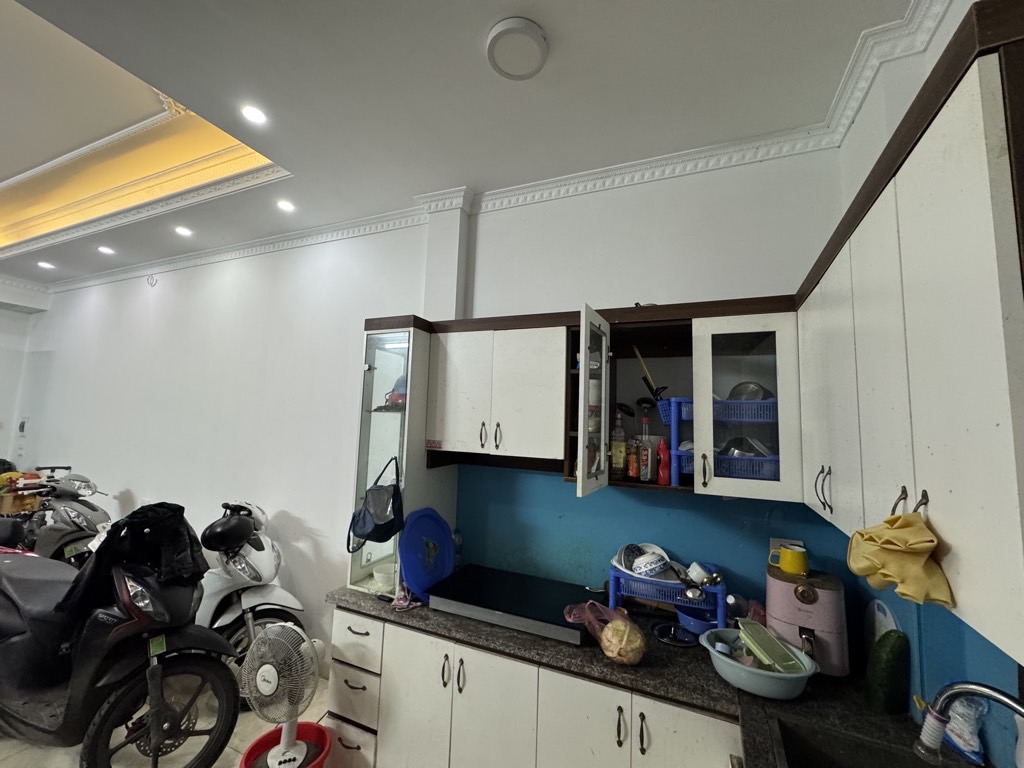 Bán nhà Ngõ Chùa Hưng Ký - diện tích 32m2 5 tầng - Ô tô đỗ cửa - giá 8,5 tỷ