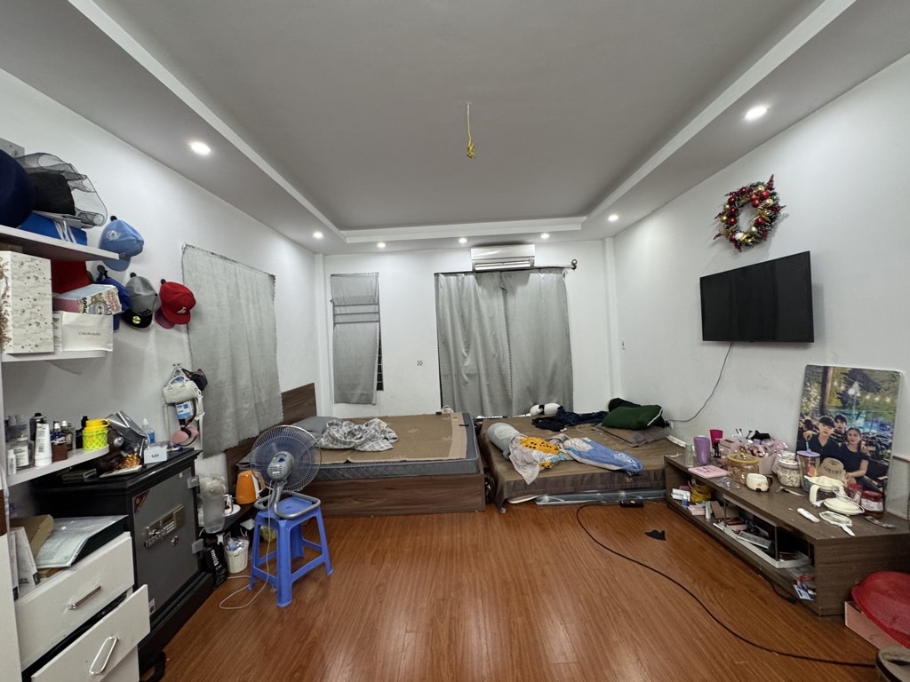 Bán nhà Ngõ Chùa Hưng Ký - diện tích 32m2 5 tầng - Ô tô đỗ cửa - giá 8,5 tỷ