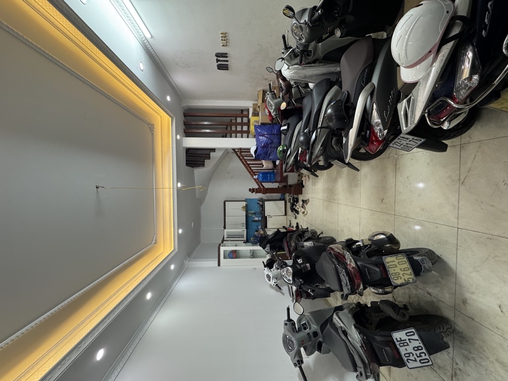 Bán nhà Ngõ Chùa Hưng Ký - diện tích 32m2 5 tầng - Ô tô đỗ cửa - giá 8,5 tỷ