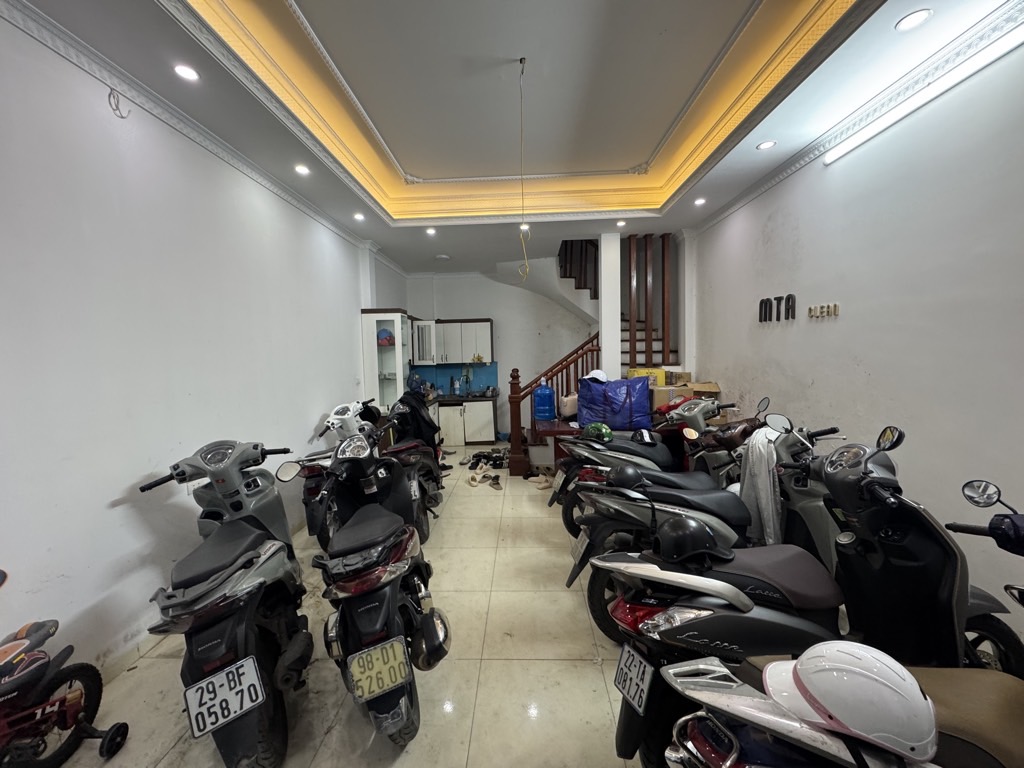 Bán nhà Ngõ Chùa Hưng Ký - diện tích 32m2 5 tầng - Ô tô đỗ cửa - giá 8,5 tỷ