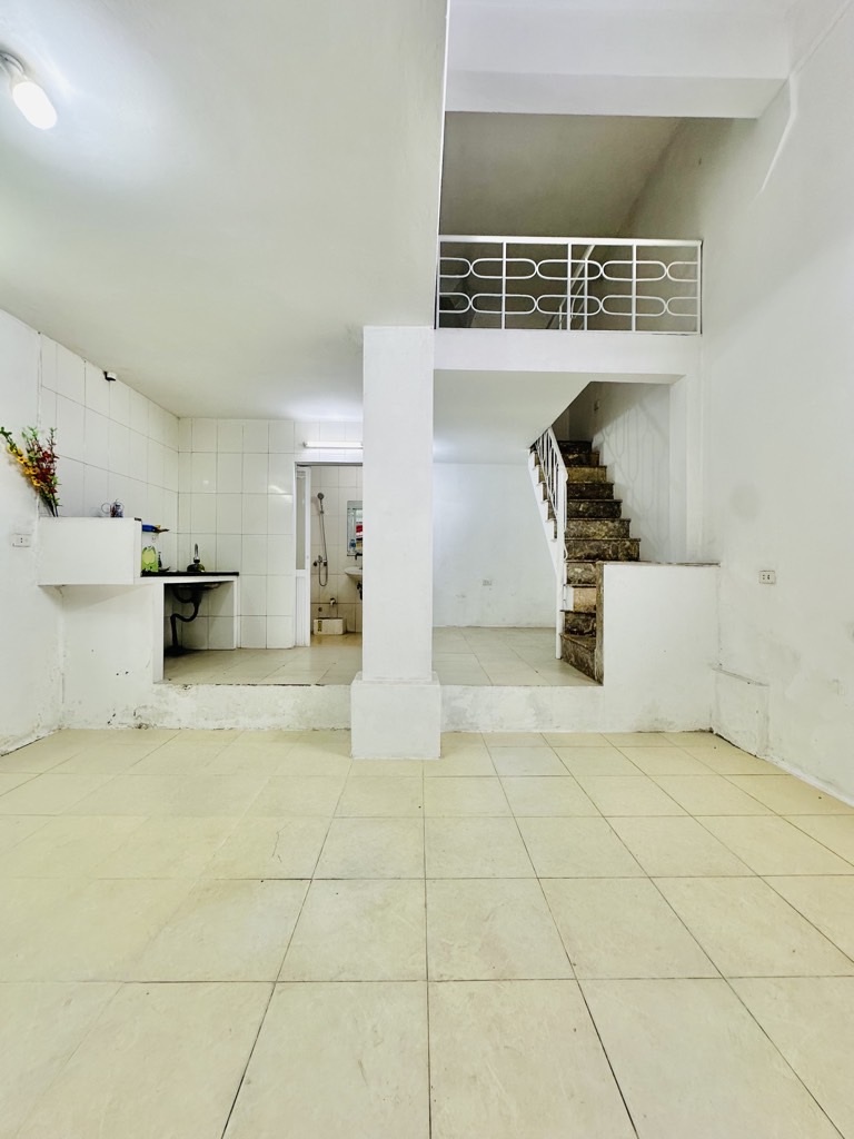 Bán nhà Ngõ 293 Tam Trinh - diện tích 33m2 2 tầng - Mặt ngõ chợ - giá 1,96 tỷ