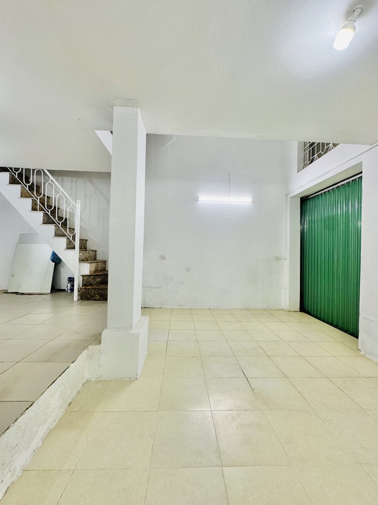 Bán nhà Ngõ 293 Tam Trinh - diện tích 33m2 2 tầng - Mặt ngõ chợ - giá 1,96 tỷ