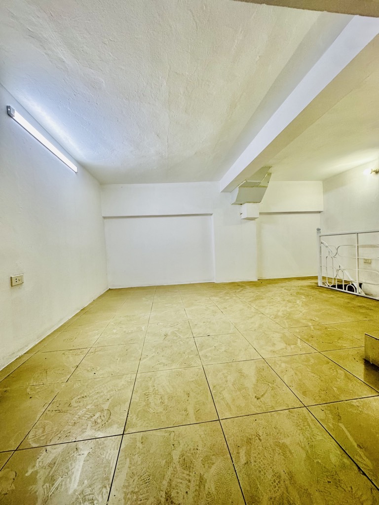 Bán nhà Ngõ 293 Tam Trinh - diện tích 33m2 2 tầng - Mặt ngõ chợ - giá 1,96 tỷ