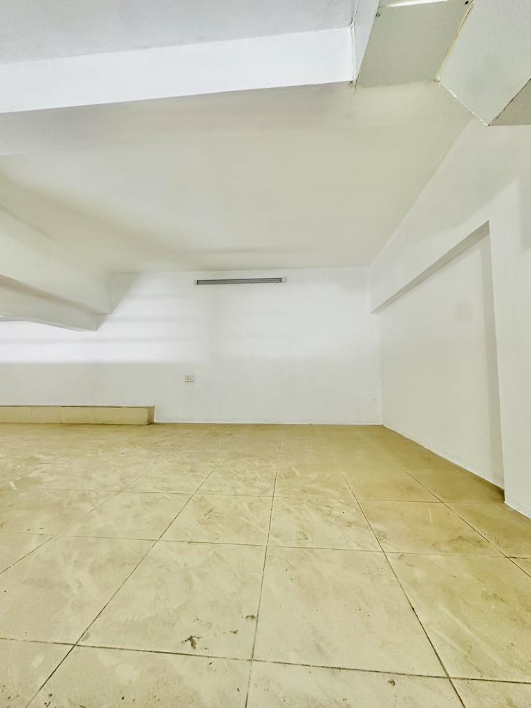 Bán nhà Ngõ 293 Tam Trinh - diện tích 33m2 2 tầng - Mặt ngõ chợ - giá 1,96 tỷ