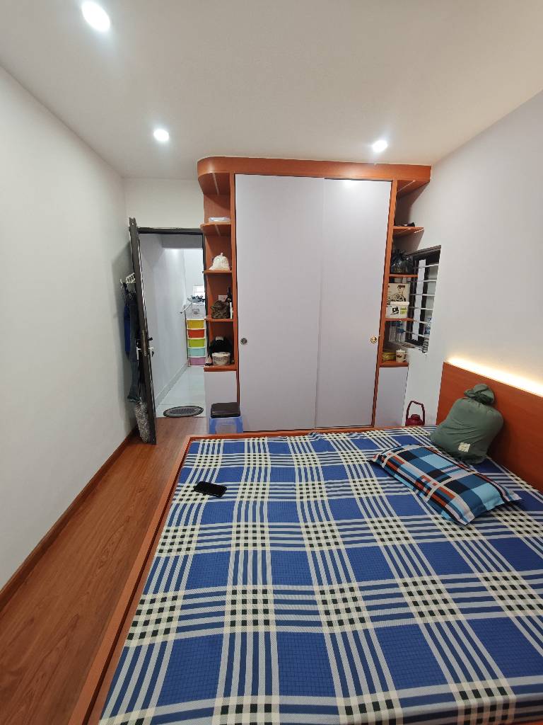 Bán nhà đường Hoàng Mai - 23m2 (thực tế 26m2 từ tầng 2) 5 tầng - sát phố  - giá 6 tỷ