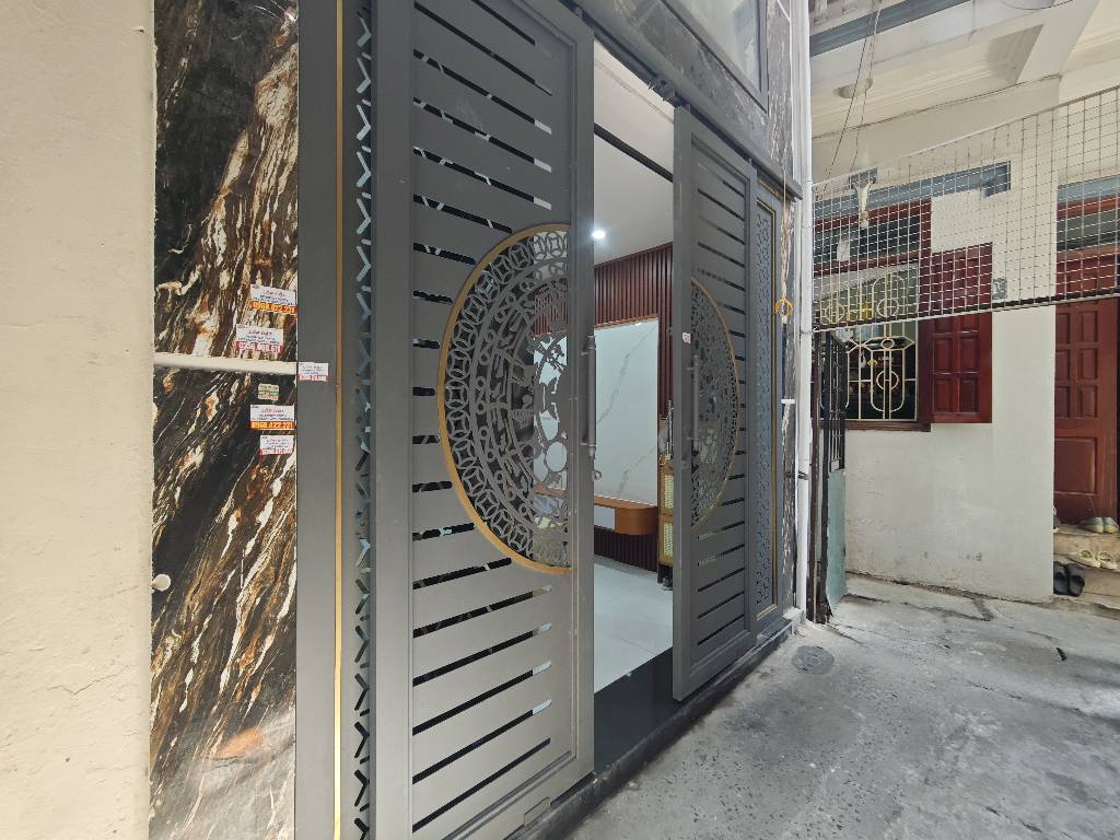 Bán nhà đường Hoàng Mai - 23m2 (thực tế 26m2 từ tầng 2) 5 tầng - sát phố  - giá 6 tỷ