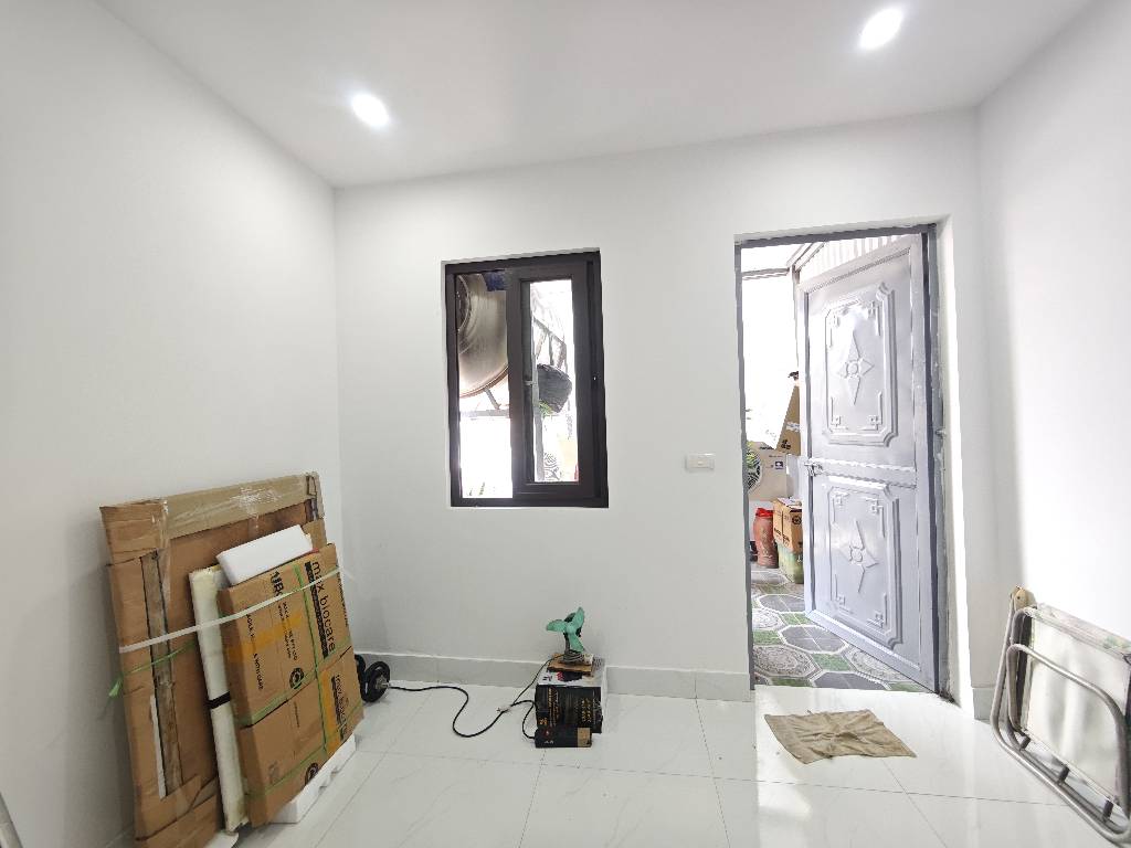 Bán nhà đường Hoàng Mai - 23m2 (thực tế 26m2 từ tầng 2) 5 tầng - sát phố  - giá 6 tỷ