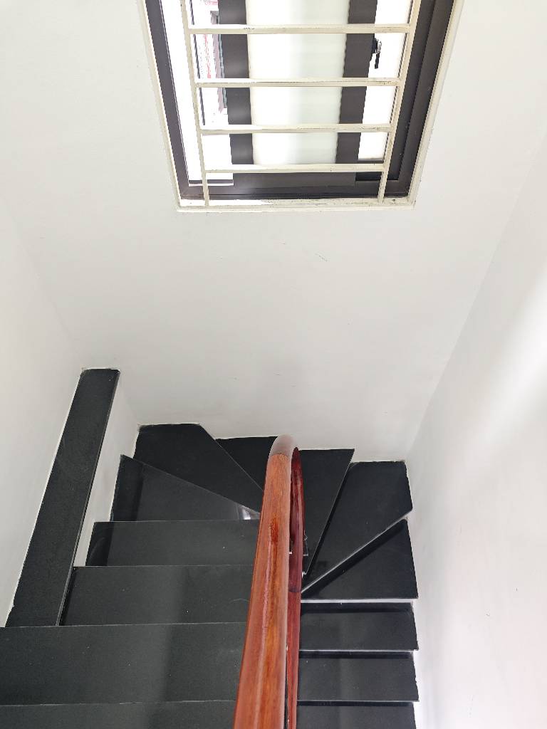 Bán nhà đường Hoàng Mai - 23m2 (thực tế 26m2 từ tầng 2) 5 tầng - sát phố  - giá 6 tỷ