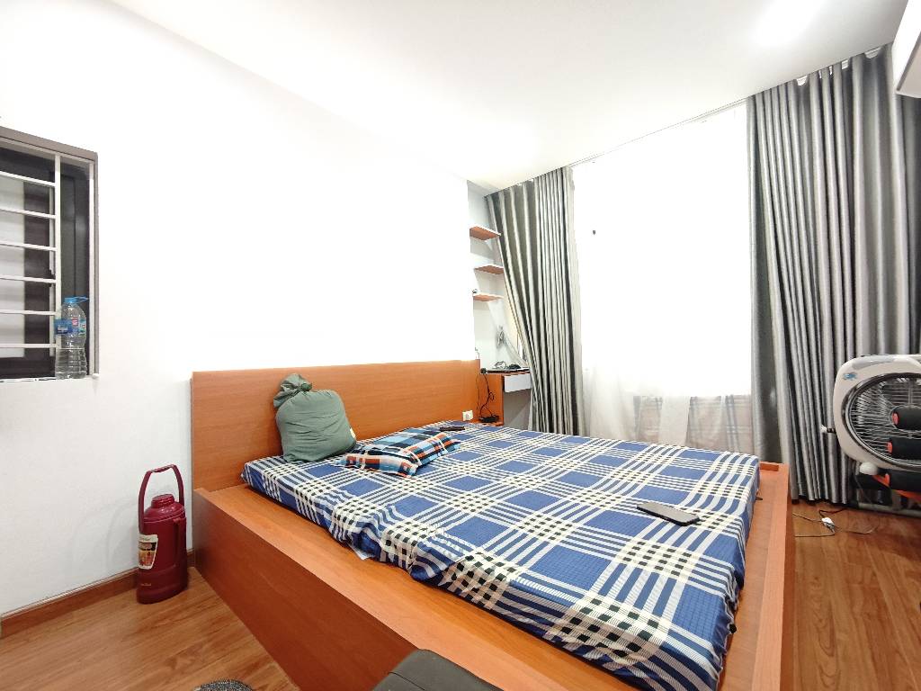 Bán nhà đường Hoàng Mai - 23m2 (thực tế 26m2 từ tầng 2) 5 tầng - sát phố  - giá 6 tỷ