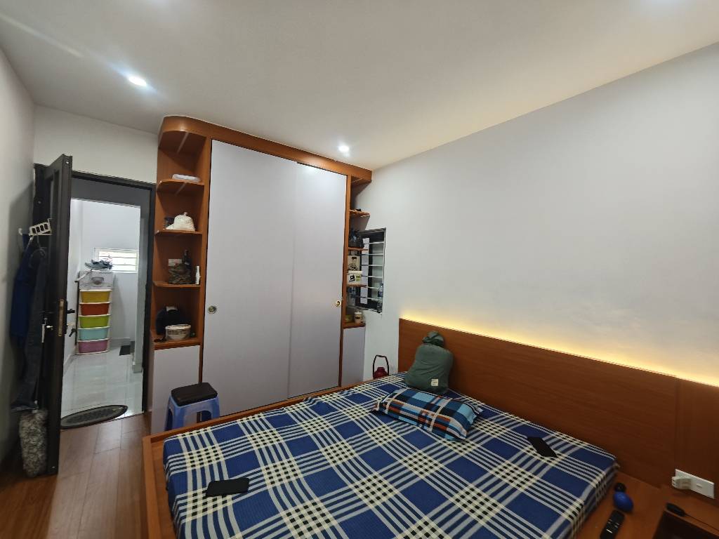 Bán nhà đường Hoàng Mai - 23m2 (thực tế 26m2 từ tầng 2) 5 tầng - sát phố  - giá 6 tỷ