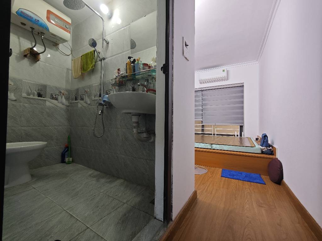 Bán nhà đường Hoàng Mai - 23m2 (thực tế 26m2 từ tầng 2) 5 tầng - sát phố  - giá 6 tỷ