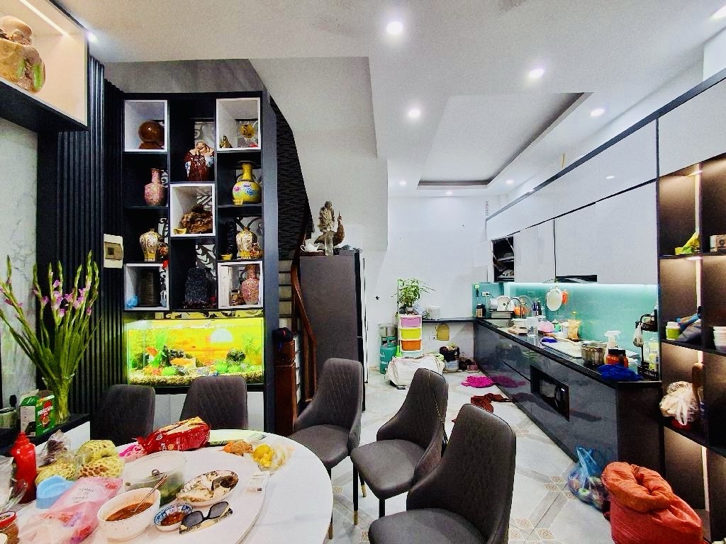 Bán nhà Kim Giang - Nguyễn Xiển - 35.3m2 5 tầng - lô góc đẹp - gần phố - giá 9,5 tỷ