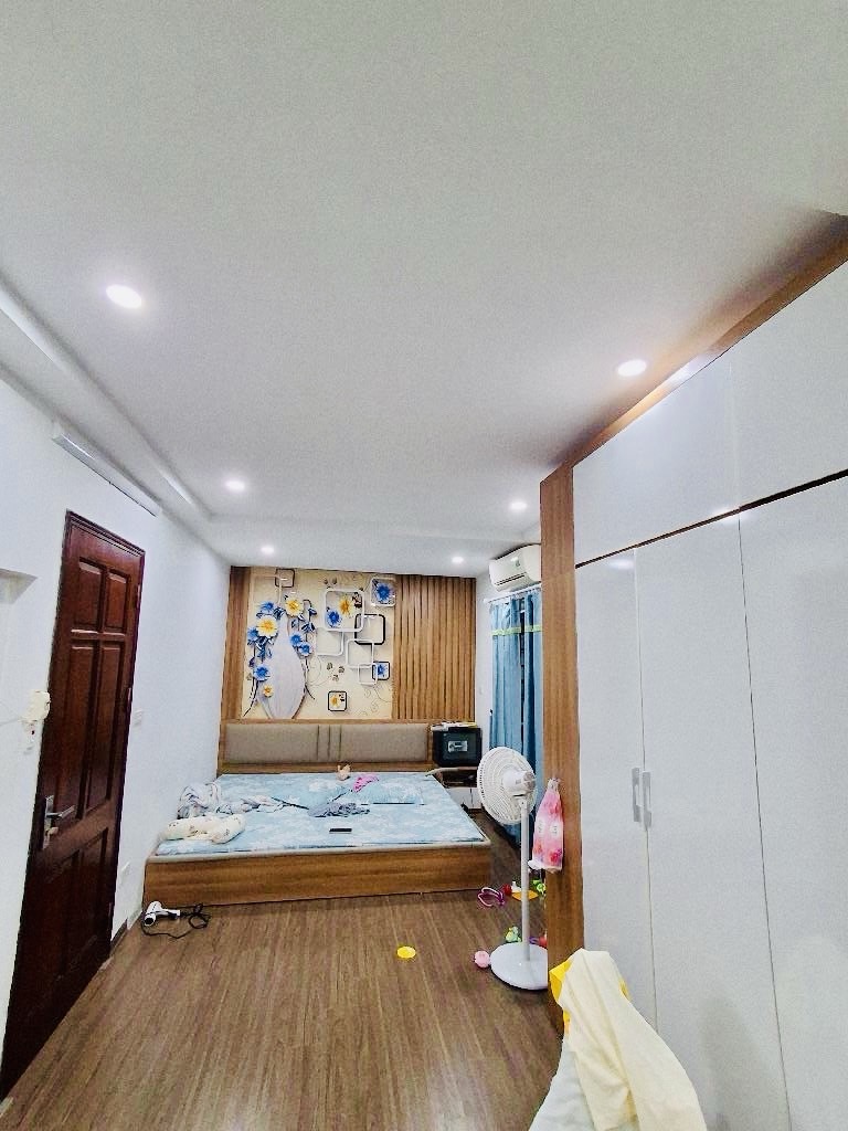 Bán nhà Kim Giang - Nguyễn Xiển - 35.3m2 5 tầng - lô góc đẹp - gần phố - giá 9,5 tỷ
