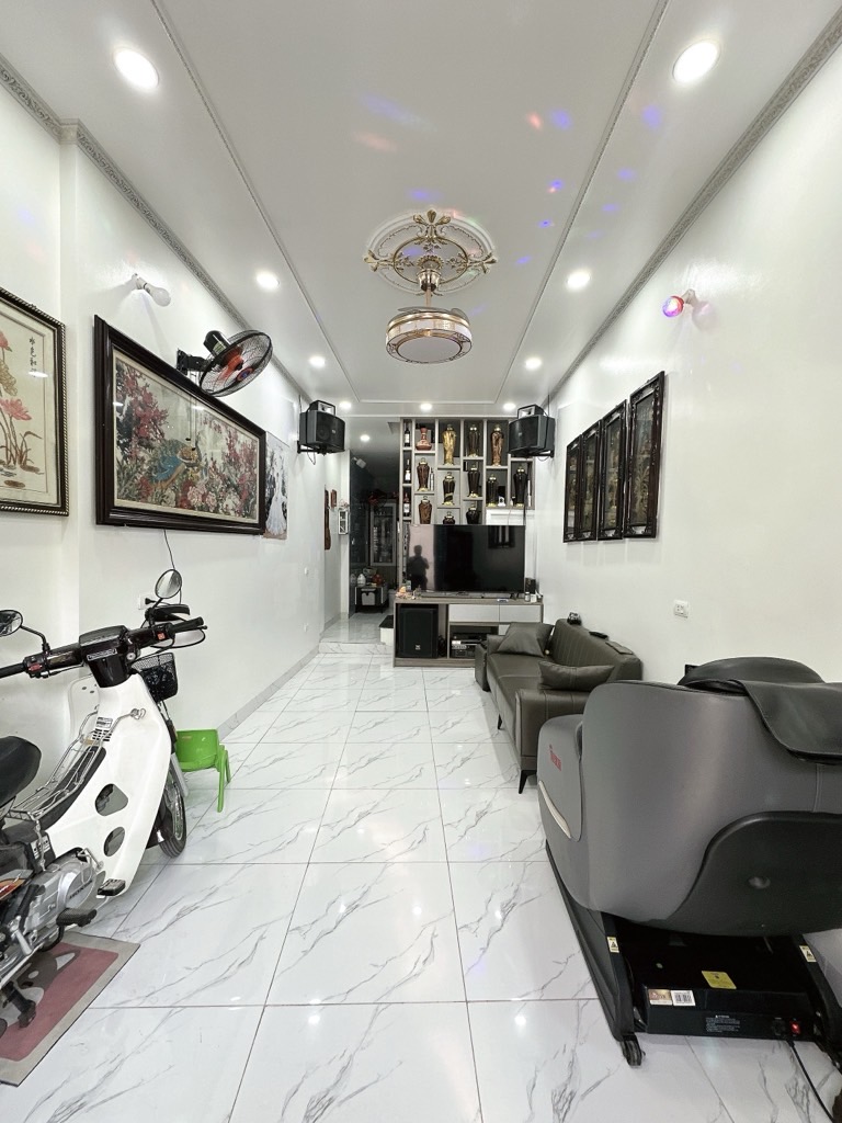 Bán nhà Nguyễn Khoái - diện tích 37m2 3 tầng - Ngõ rộng thoáng - giá 5 tỷ