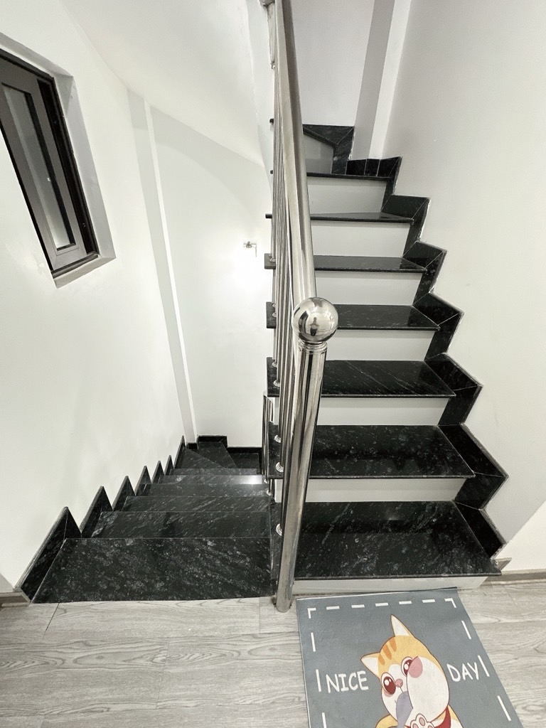 Bán nhà Nguyễn Khoái - diện tích 37m2 3 tầng - Ngõ rộng thoáng - giá 5 tỷ