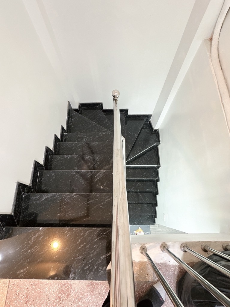 Bán nhà Nguyễn Khoái - diện tích 37m2 3 tầng - Ngõ rộng thoáng - giá 5 tỷ