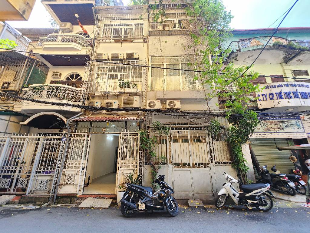 Bán nhà Trịnh Hoài Đức - diện tích 36.3m2 3 tầng - ngõ ô tô tránh - giá 13,5 tỷ