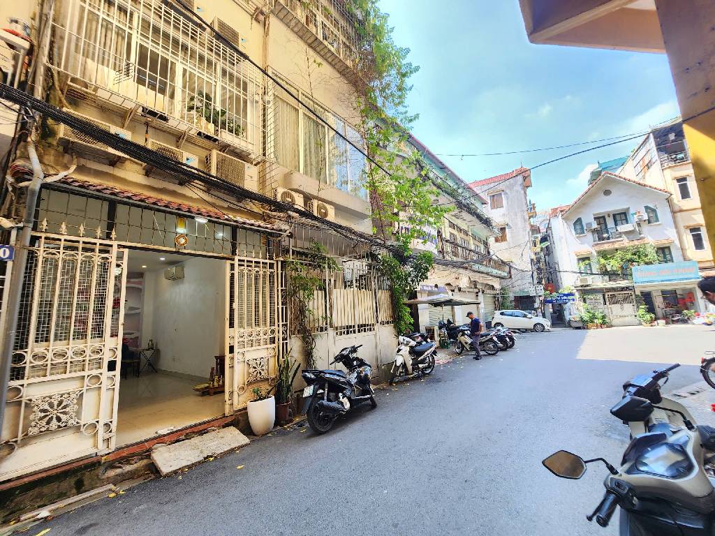 Bán nhà Trịnh Hoài Đức - diện tích 36.3m2 3 tầng - ngõ ô tô tránh - giá 13,5 tỷ