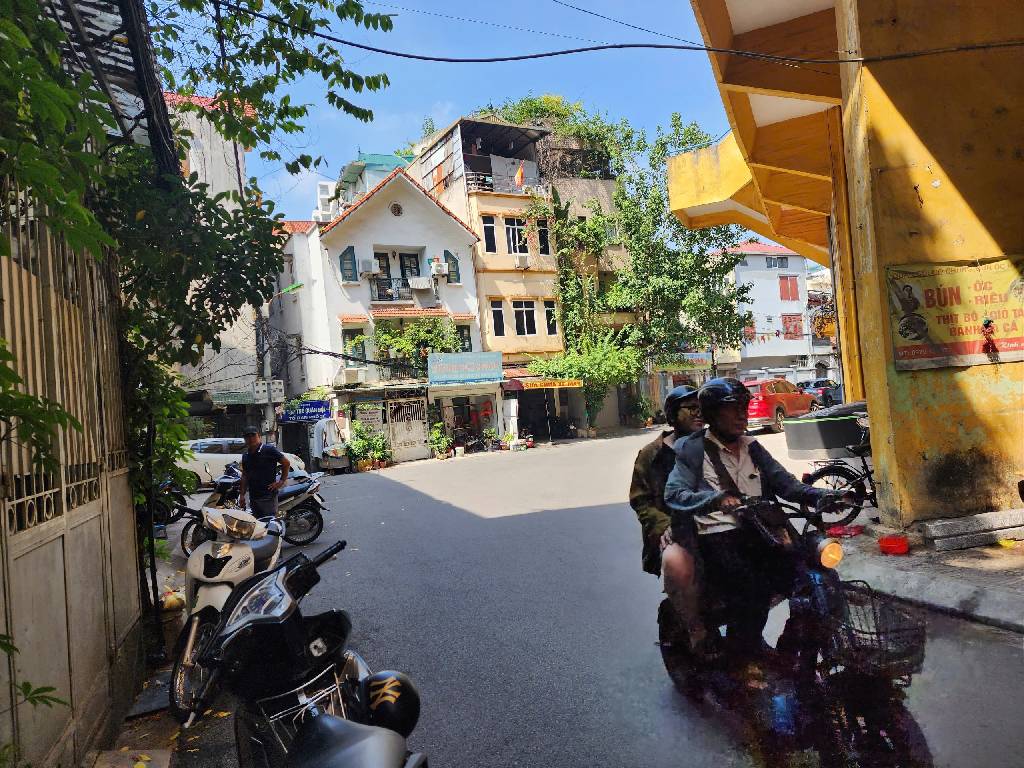 Bán nhà Trịnh Hoài Đức - diện tích 36.3m2 3 tầng - ngõ ô tô tránh - giá 13,5 tỷ