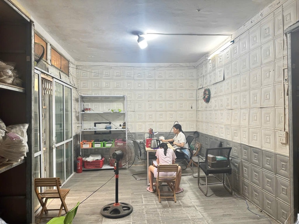 Bán nhà Tân Mai - diện tích 120m2 1 tầng - ô tô tránh - giá 9,4 tỷ