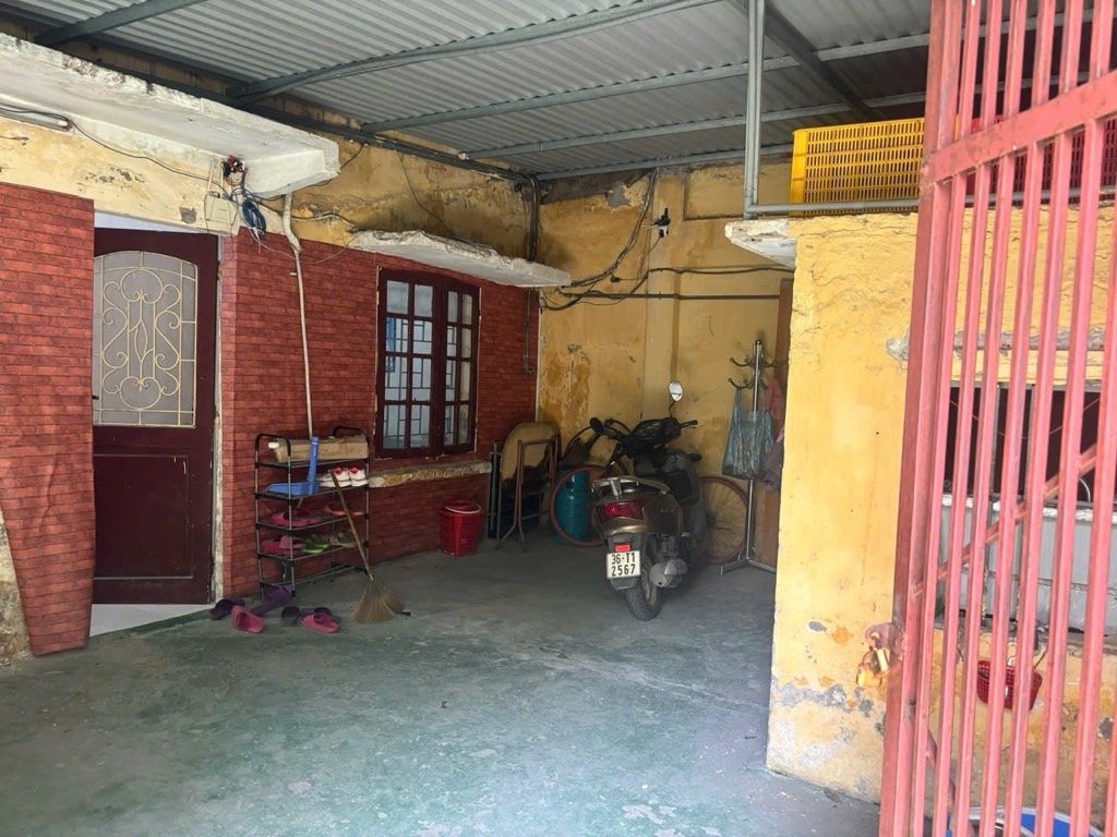 Bán nhà Tân Mai - diện tích 120m2 1 tầng - ô tô tránh - giá 9,4 tỷ