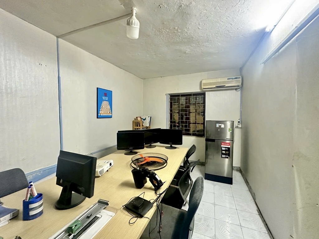 Bán nhà Tân Mai - diện tích 120m2 1 tầng - ô tô tránh - giá 9,4 tỷ