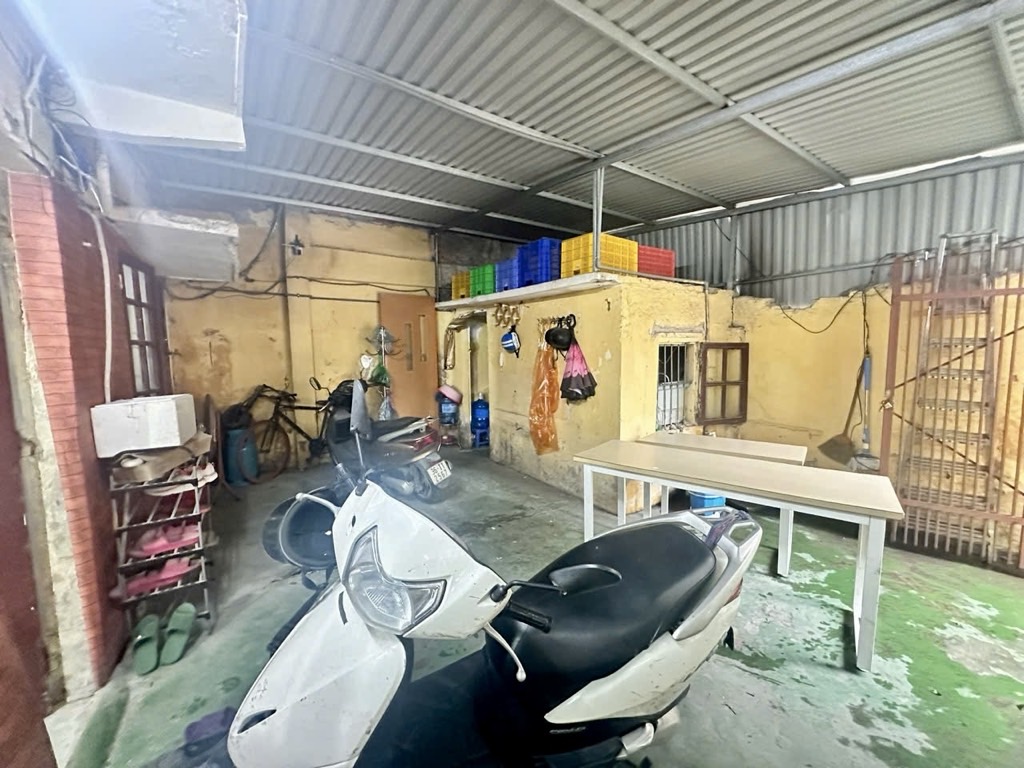 Bán nhà Tân Mai - diện tích 120m2 1 tầng - ô tô tránh - giá 9,4 tỷ