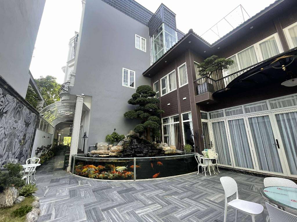 Bán nhà mặt phố Ngọc Thụy 360m2 x 5 tầng, mặt tiền 15m, Giá 120 tỷ