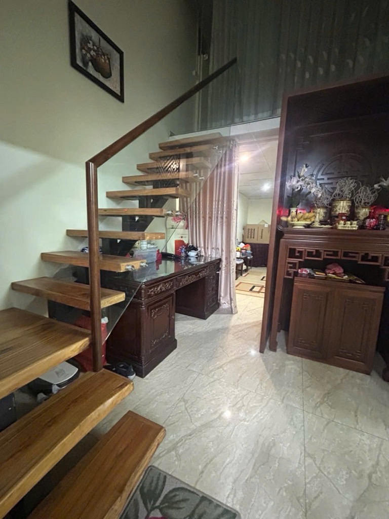 Bán nhà Vĩnh Tuy - diện tích 67m2 2 tầng - Nhà đẹp trung tâm, gần chợ - giá 13 tỷ