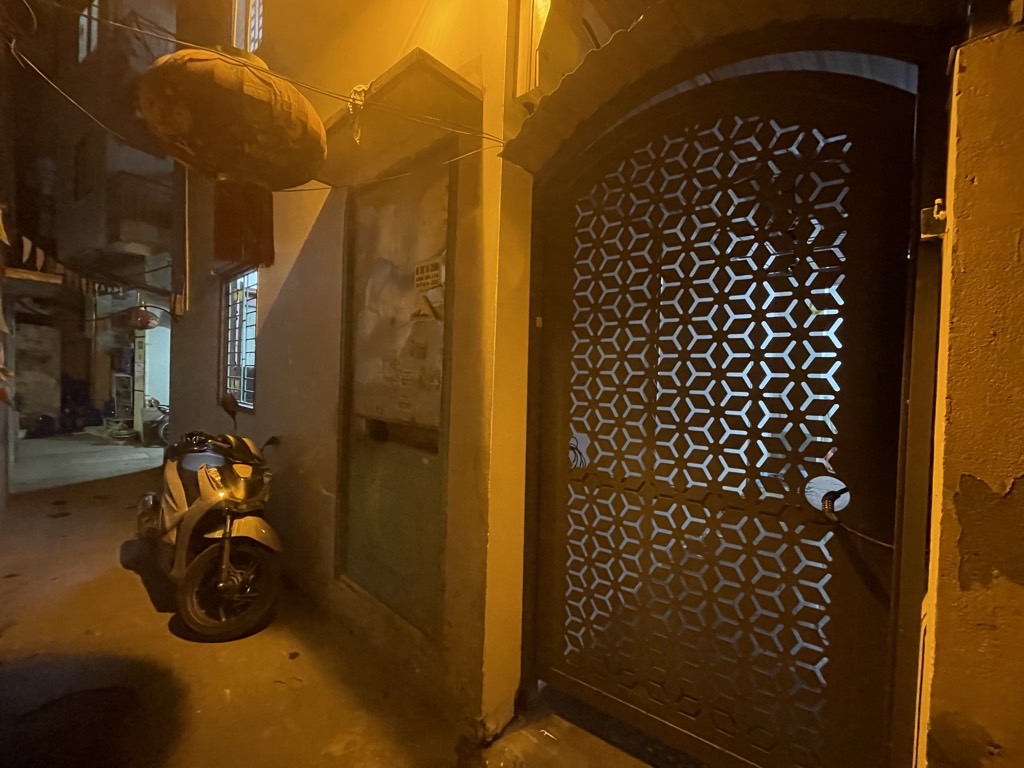 Bán nhà Chùa Láng - diện tích 80m2 6 tầng - Căn hộ dịch vụ mới, full nội thất - giá 22,5 tỷ