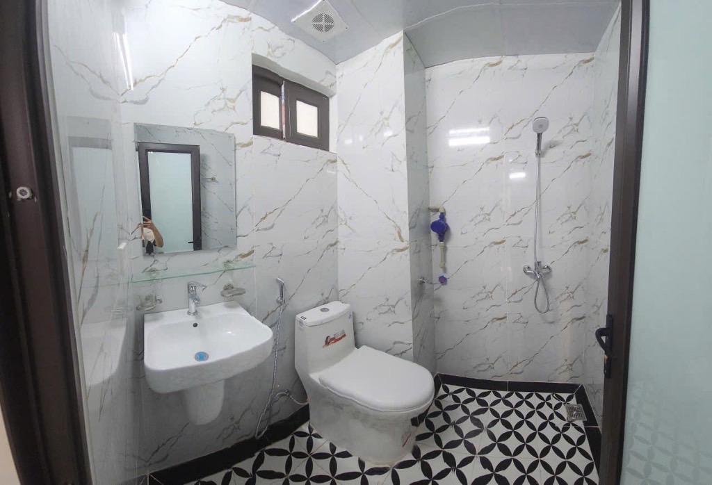 Bán nhà Chùa Láng - diện tích 80m2 6 tầng - Căn hộ dịch vụ mới, full nội thất - giá 22,5 tỷ