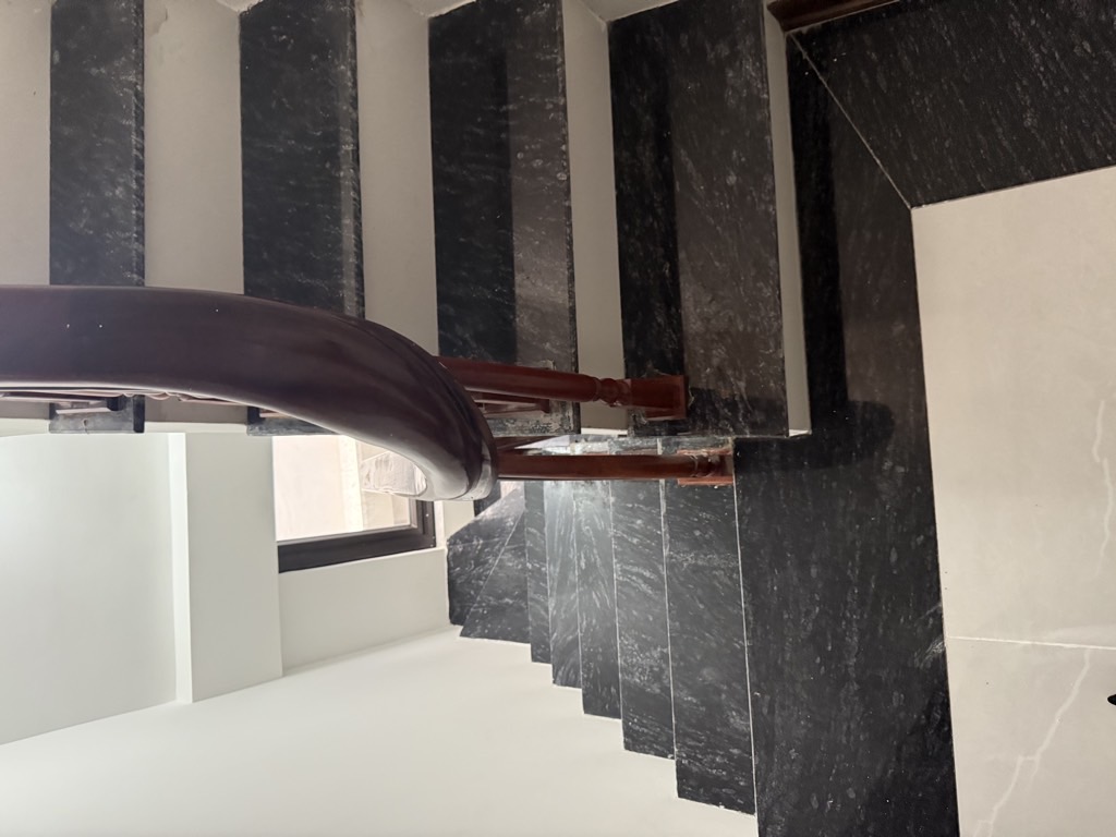 Bán nhà Lạc Trung - diện tích 44m2 6 tầng - Mặt ngõ to ô tô tránh - giá 16,2 tỷ