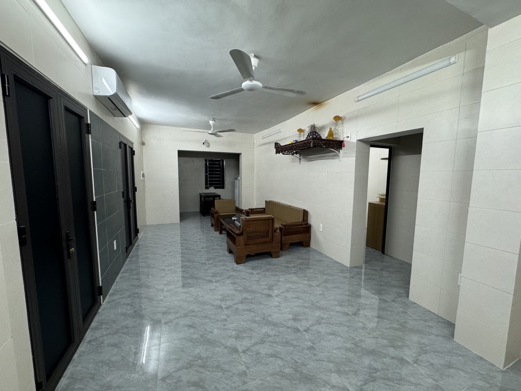 Bán nhà Bùi Ngọc Dương - diện tích 130m2 1 tầng - ô tô tránh - giá 14 tỷ