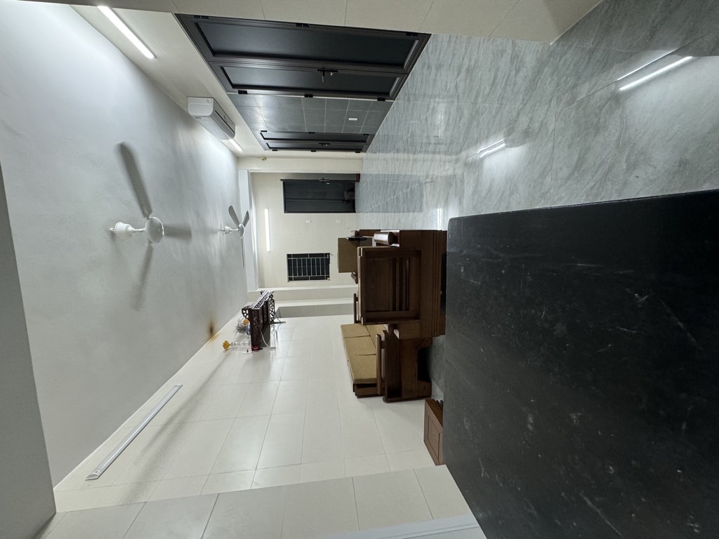 Bán nhà Bùi Ngọc Dương - diện tích 130m2 1 tầng - ô tô tránh - giá 14 tỷ