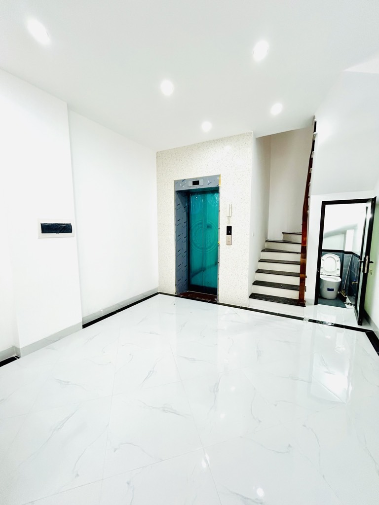 Bán nhà Nam Dư - diện tích 45m2 6 tầng - Ô TÔ ĐỖ CỬA - giá 11,6 tỷ