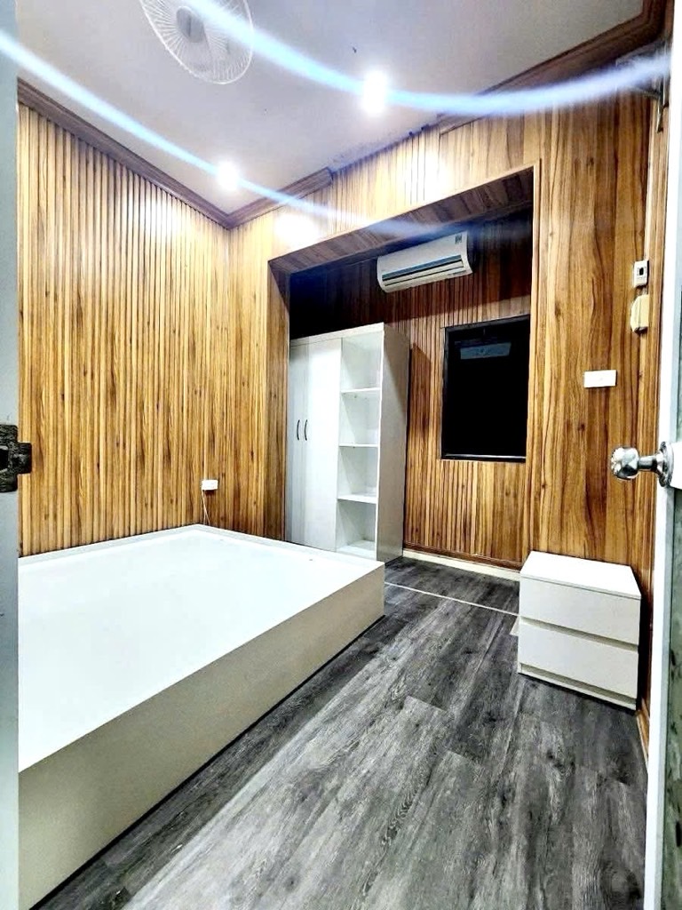 Bán nhà Hồng Mai - Bạch Mai - 23m  4 tầng lô góc 3 thoáng - giá 3,8 tỷ