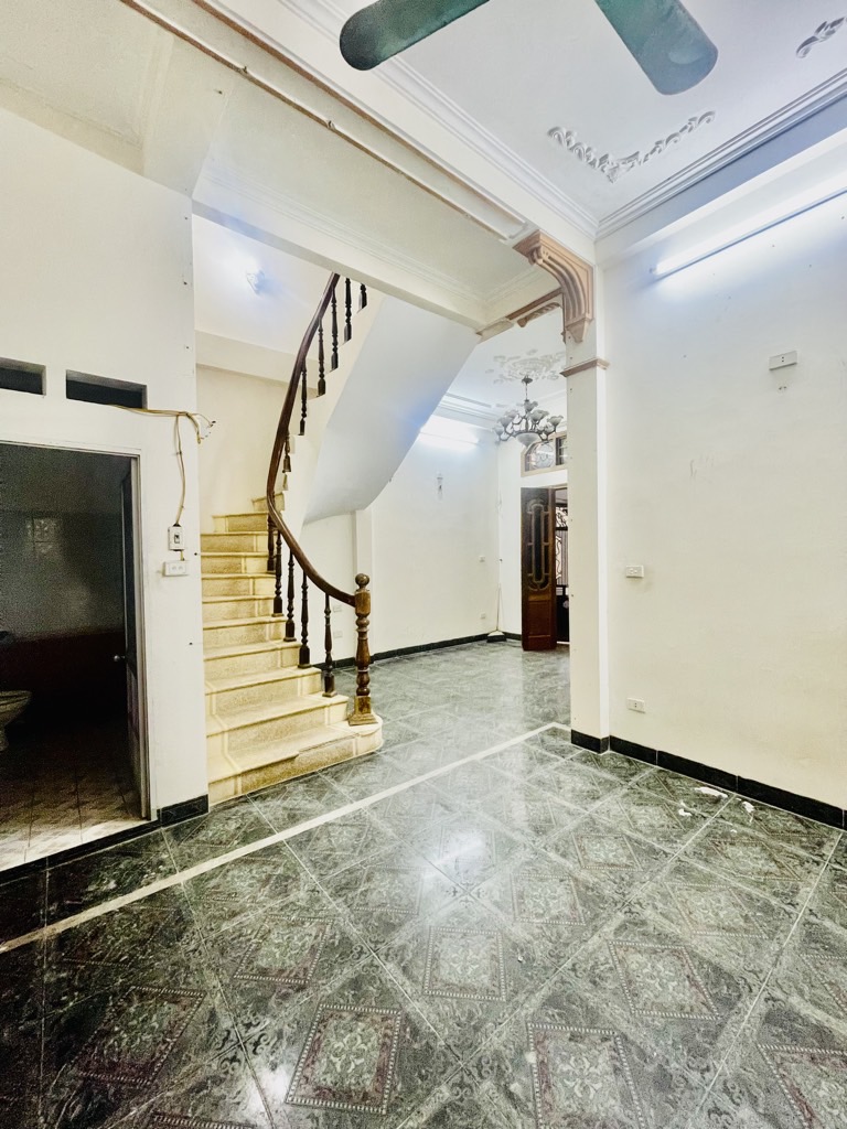 Bán nhà Ngõ Thái Thịnh 1 - diện tích 51m2 4 tầng - Nhà đẹp hiếm có - giá 10,8 tỷ