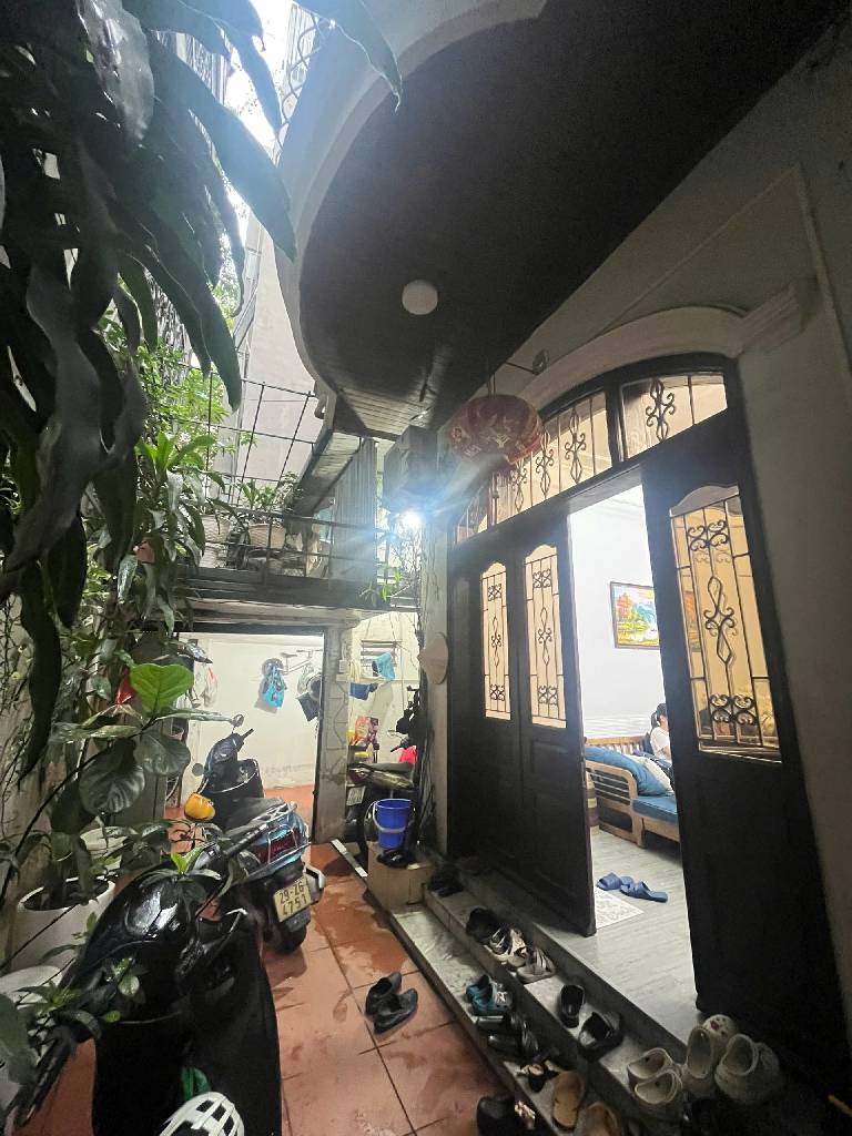 Bán nhà Hoàng Đạo Thành - diện tích 72m2 3 tầng - Ô tô đỗ cổng - giá 17,8 tỷ