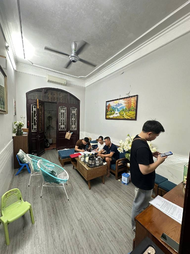 Bán nhà Hoàng Đạo Thành - diện tích 72m2 3 tầng - Ô tô đỗ cổng - giá 17,8 tỷ