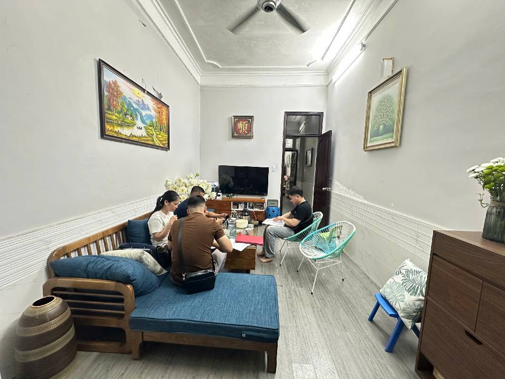 Bán nhà Hoàng Đạo Thành - diện tích 72m2 3 tầng - Ô tô đỗ cổng - giá 17,8 tỷ