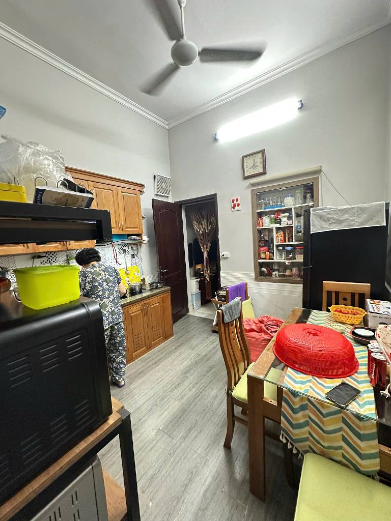 Bán nhà Hoàng Đạo Thành - diện tích 72m2 3 tầng - Ô tô đỗ cổng - giá 17,8 tỷ